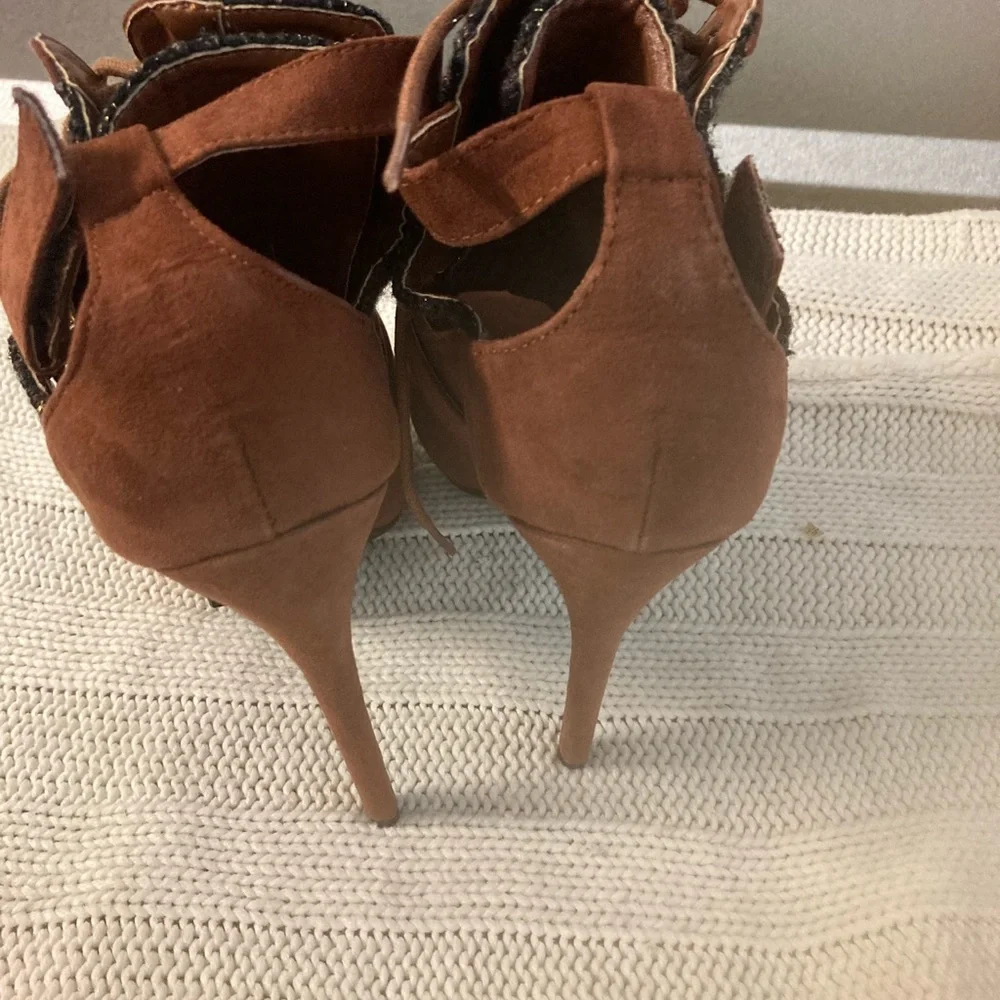 Ankle boot pump - Picture 3 of 3